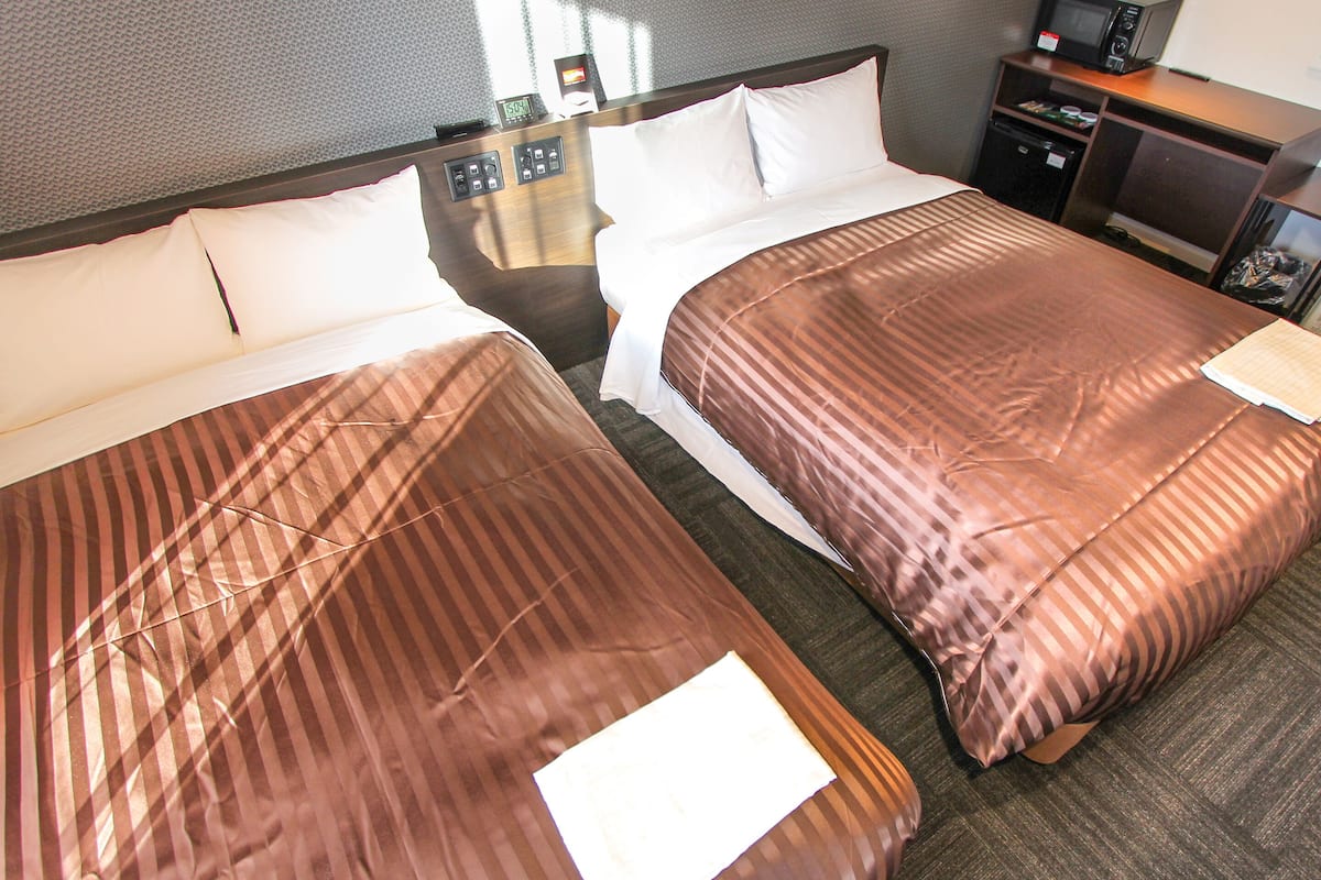 iron/ironing board, free wifi