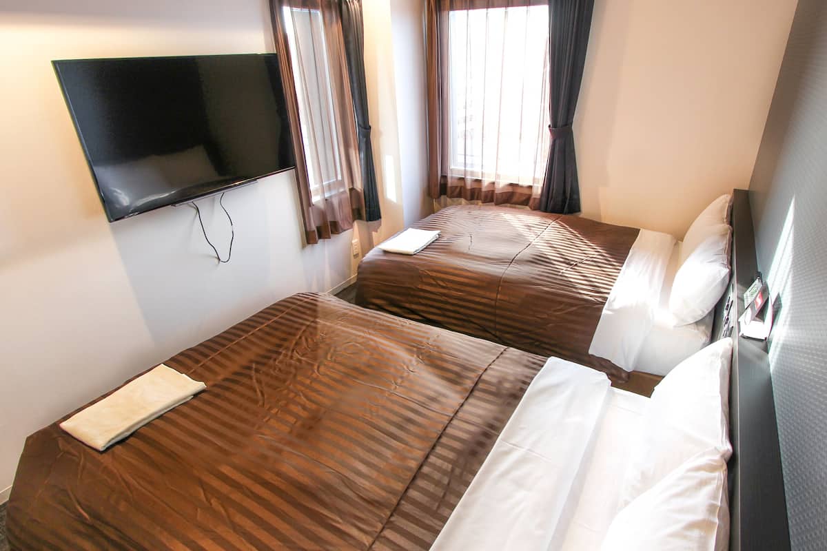 iron/ironing board, free wifi