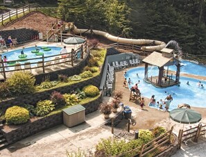 Outdoor pool - Smugglers' Notch Resort (Jeffersonville)