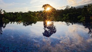 Outdoor pool, pool loungers - Shanti Natural Panorama View Hotel (Sukasada)