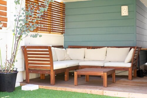 Ini Kobe Hostel & Cafe Bar