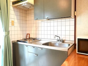Family Cottage, Non Smoking | Iron/ironing board, bed sheets