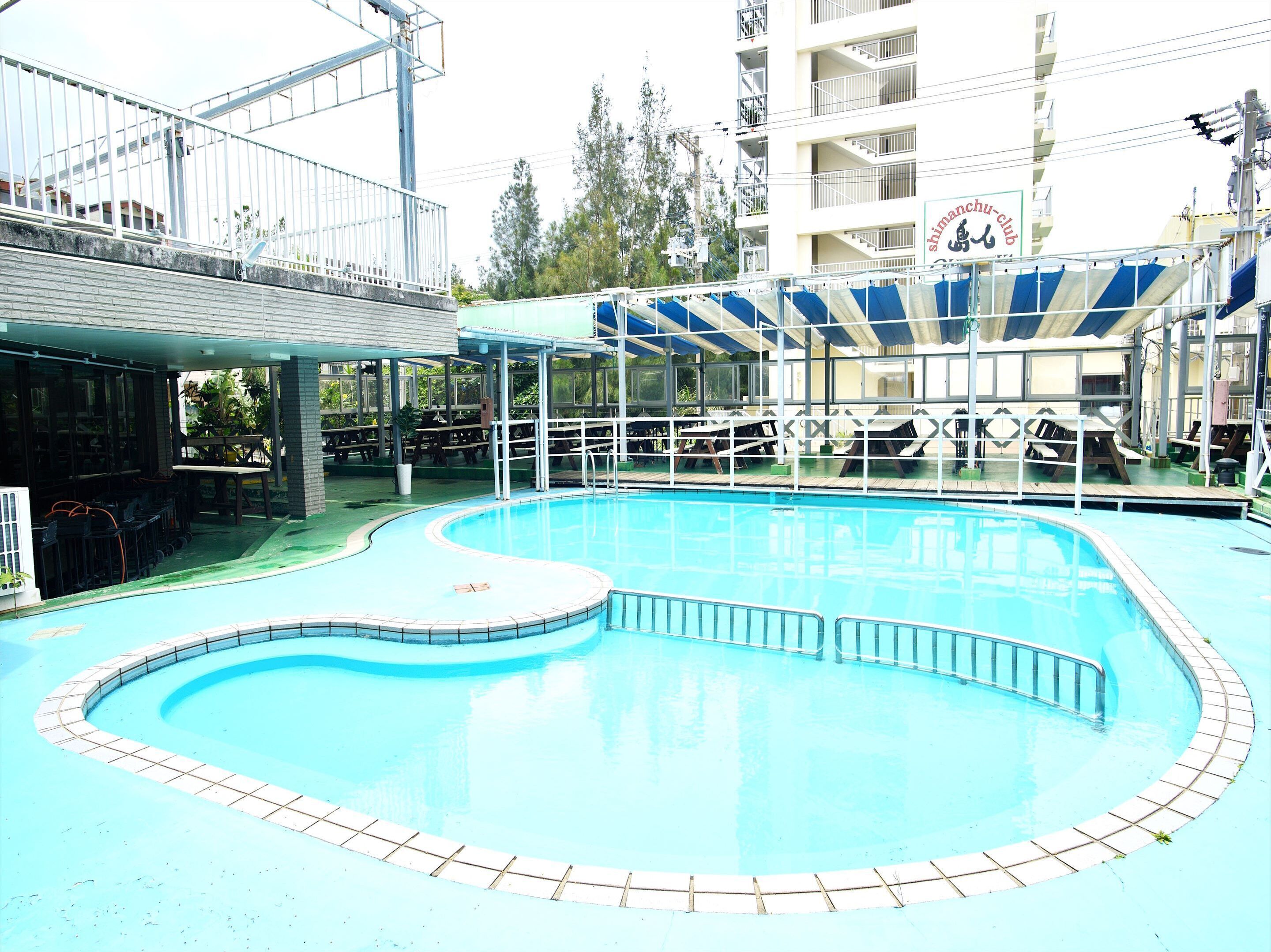 Seasonal outdoor pool