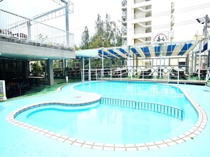 Außenpool (je nach Saison geöffnet)