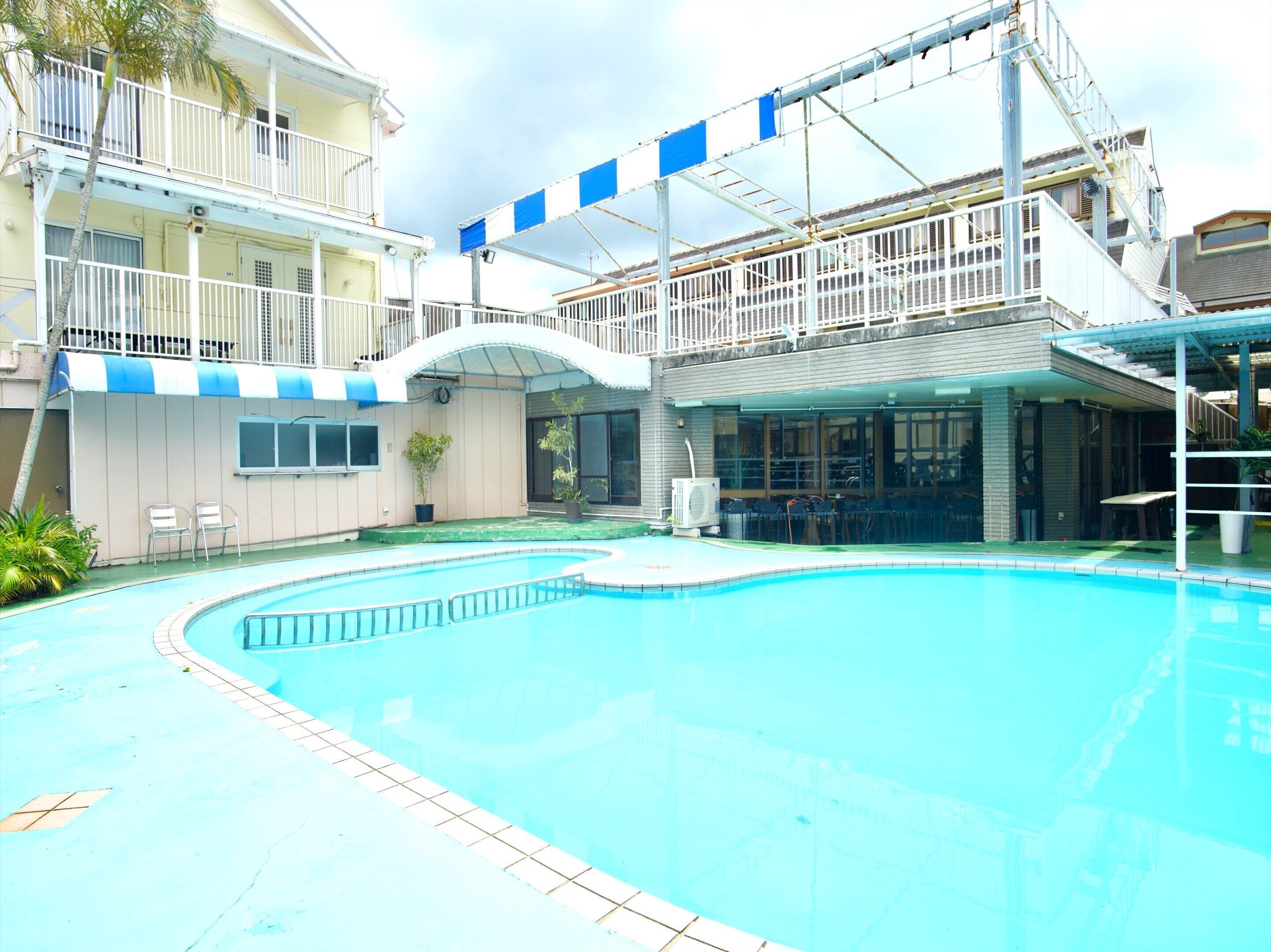 Seasonal outdoor pool