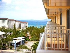 Habitación tradicional, no fumadores (Japanese Western Style, Main Building) | Tabla de planchar con plancha y ropa de cama