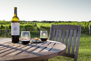 Outdoor dining - Live on the Water: Dock, Beach, Boat, Kayak & Fish (Southampton)