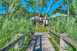 Property grounds - Live on the Water: Dock, Beach, Boat, Kayak & Fish (Southampton)