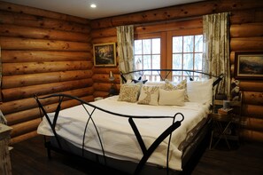 5 bedrooms, desk, iron/ironing board, free WiFi