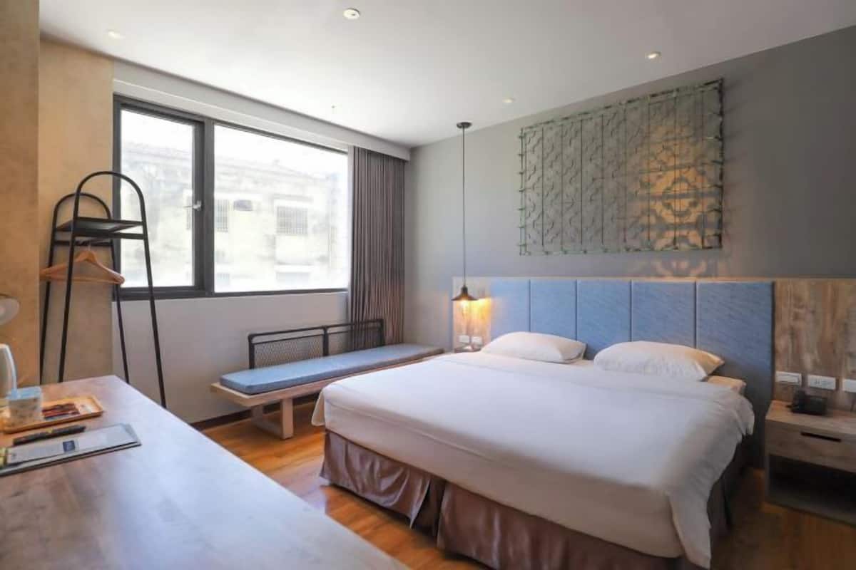 Minibar (free items), in-room safe, desk, laptop workspace