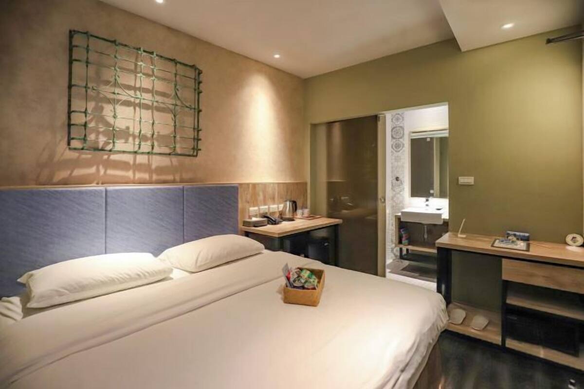 Minibar (free items), in-room safe, desk, laptop workspace