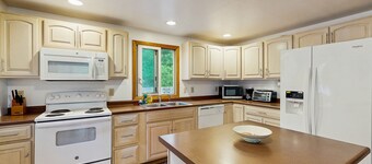 Quaint, ranch style home in Oak Bluffs with central air
