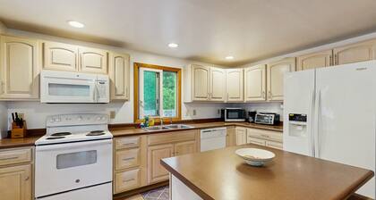 Quaint, ranch style home in Oak Bluffs with central air
