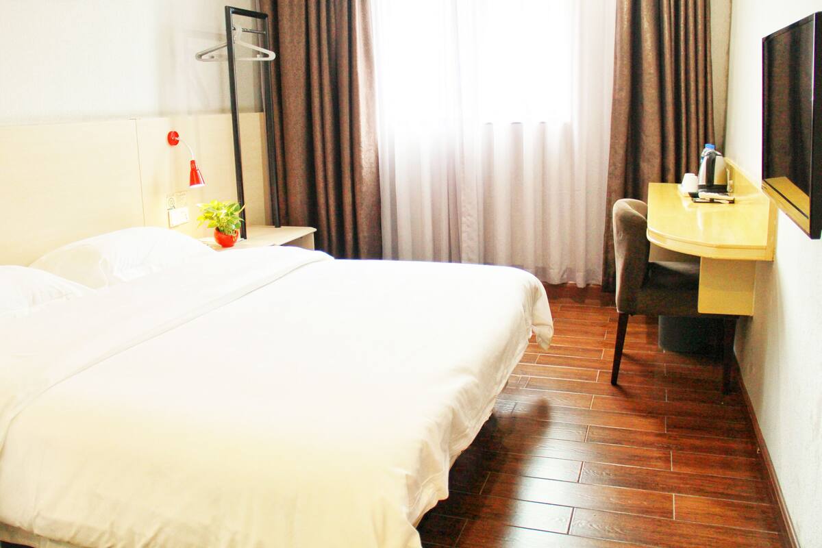Chambre classique double | Bureau, rideaux d’obscurcissement, accès au Wi-Fi (inclus)
