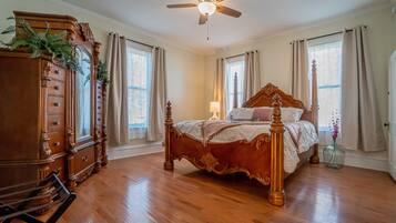 3 bedrooms, in-room safe, iron/ironing board, WiFi