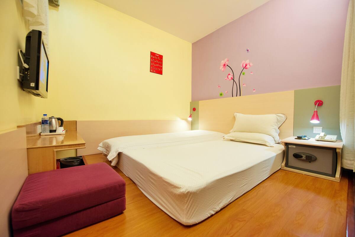 Business Double Room, Non Smoking | Blackout drapes, free WiFi, bed sheets