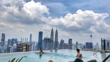 2 piscinas al aire libre