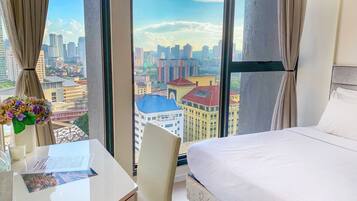 Cortinas blackout, tabla de planchar con plancha y wifi gratis