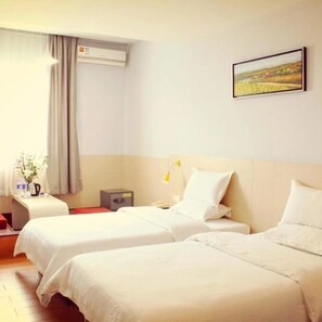 Classic Twin Room | 1 bedroom, desk, blackout drapes, iron/ironing board