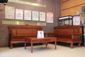 Lobby sitting area - Wenxin Hotel South Hospital (Guangzhou)