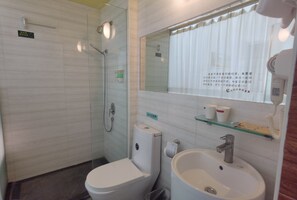 Classic Twin Room | Bathroom | Shower, free toiletries, hair dryer, slippers - Wenxin Hotel South Hospital (Guangzhou)