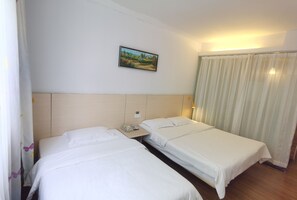 Desk, blackout drapes, iron/ironing board, free WiFi - Wenxin Hotel South Hospital (Guangzhou)