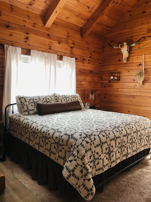 3 bedrooms, iron/ironing board, free WiFi, bed sheets - Tranquil, Boho Cabin Retreat overlooking Lake (Muncy Valley)