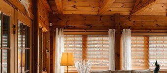 Tranquil, Boho Cabin Retreat overlooking Lake