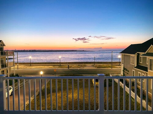 3 bedroom Atlantic City House Steps from Boardwalk, beach, shopping , nightlife.