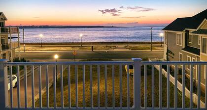 3 bedroom Atlantic City House Steps from Boardwalk, beach, shopping , nightlife.