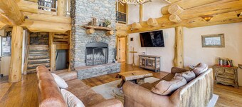 'Burning Sky Lodge': Private Hot Tub & Ski-In/Out