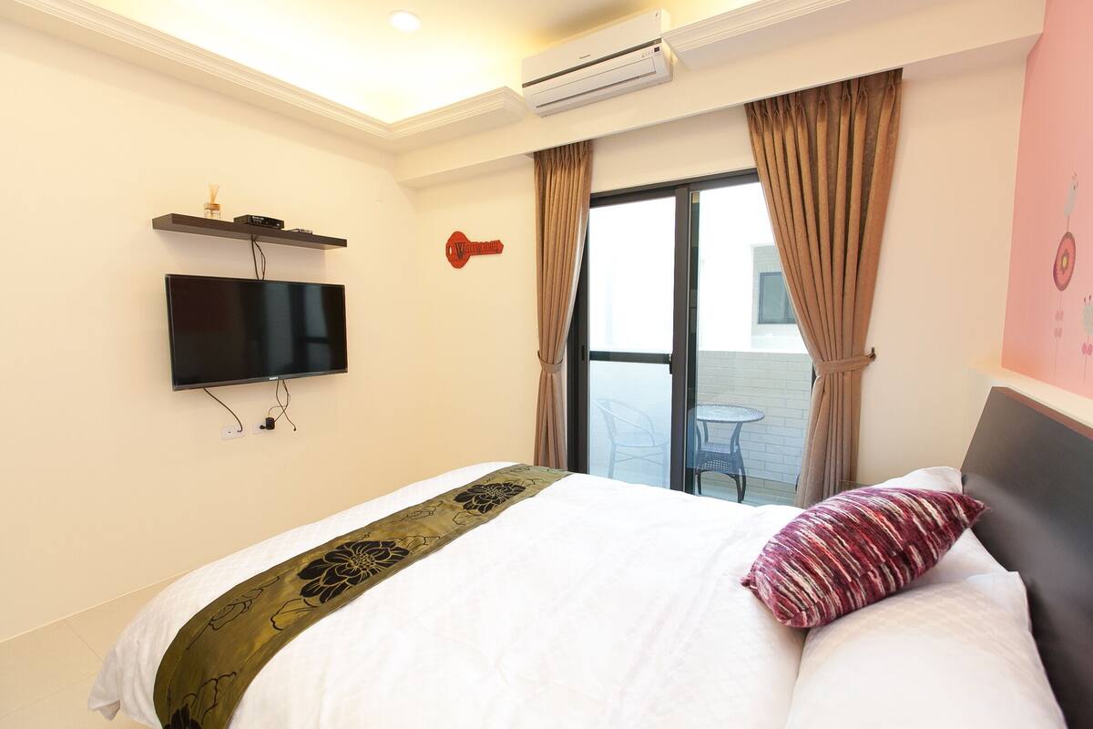 Classic Double Room | Down comforters, blackout drapes, WiFi (free)
