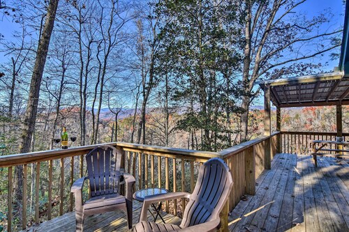 'Nature's Retreat' w/ Hot Tub: 7 Mi to Bryson City