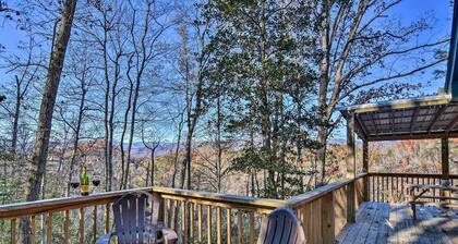 'Nature's Retreat' w/ Hot Tub: 7 Mi to Bryson City