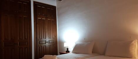 2 chambres, lit parapluie, Wi-Fi gratuit, draps fournis