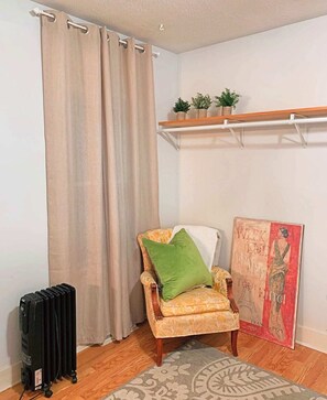 Interior - CLE Retreat - Priv APT & Offstreet Parking OFF-SEASON PRICING!!! (Lakewood)