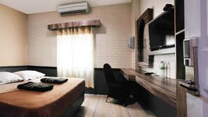 Desk, laptop workspace, soundproofing, free WiFi - Hotel Syariah Larismanis (Semarang)