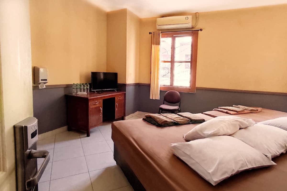 Family Room 5