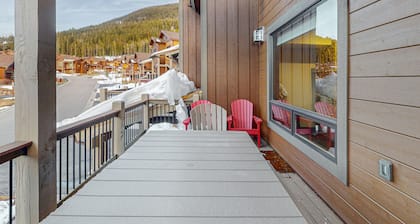 Kaunis kaupunkiasunto w / oma grilli, parveke ja vuoristomaisemat. Lähellä rinteitä!