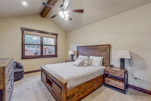 2 bedrooms, iron/ironing board, Internet, bed sheets