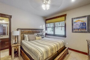 2 soverom, strykejern/-brett, internettilgang og sengetøy