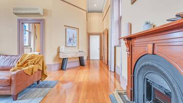 1 habitación, decoración personalizada y muebles diferentes