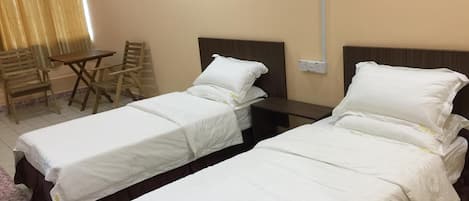 Cortinas blackout, tabla de planchar con plancha y wifi gratis