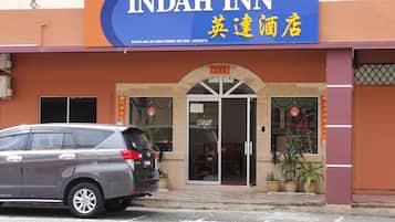 Vista frontal de la propiedad