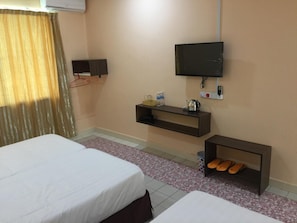 Tirai kedap cahaya, setrika/meja setrika, Wi-Fi gratis, dan seprai linen