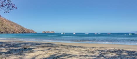 Una playa cerca