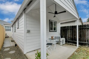 Outdoor dining - The Black and White Bungalow is a freshly remodeled modern yet rustic studio. (Yuba City)