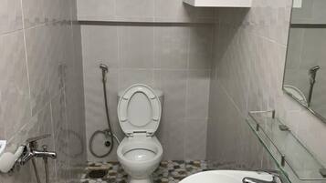 Shared Dormitory | Bathroom | Shower, free toiletries, hair dryer, slippers