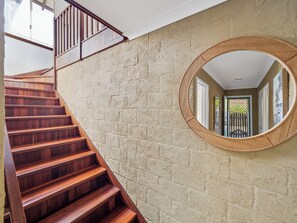 Interior - Kangaview: watch kangaroos and birdlife from the upstairs deck and living areas (Dunsborough)