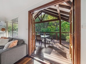 Interior - Kangaview: watch kangaroos and birdlife from the upstairs deck and living areas (Dunsborough)